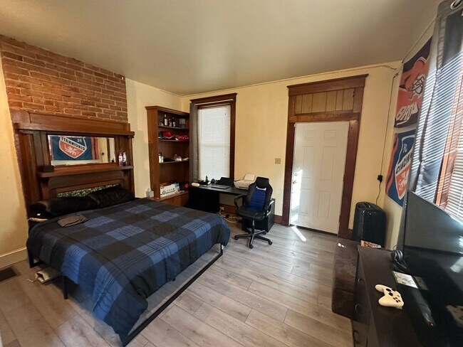 Foto del edificio - Clifton 6 Bedroom House Available