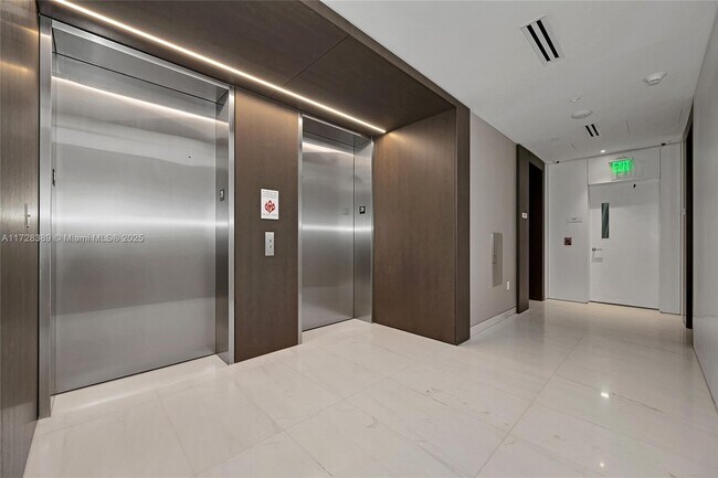 Foto del edificio - 300 Biscayne Blvd Way