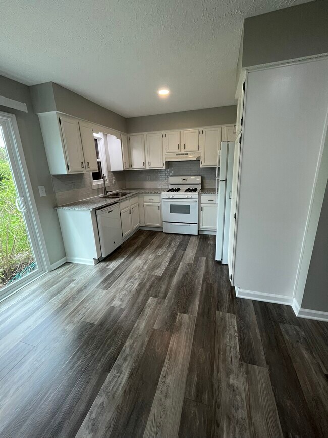 Building Photo - 1575 Park Place Dr