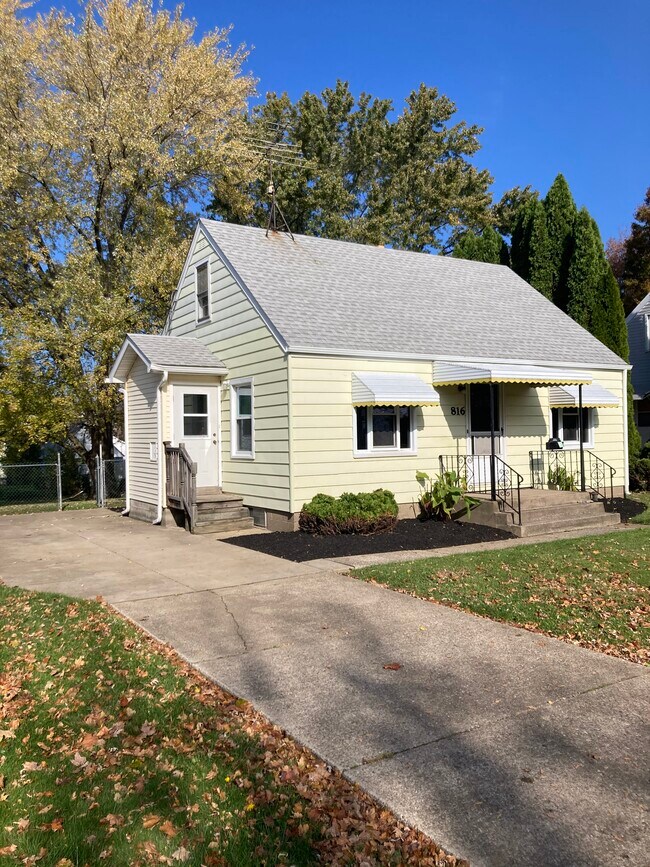 Building Photo - 816 E 34th St