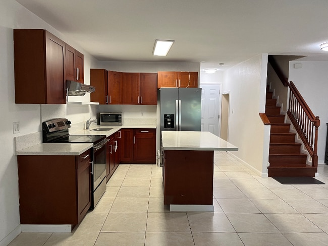 Building Photo - 4580 Kilauea Ave