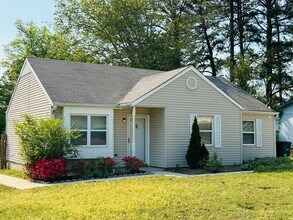 Building Photo - 13900 SW Wyandotte Dr