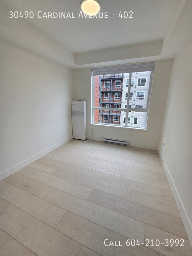 Photo du bâtiment - Brand New Condo With Two Parking