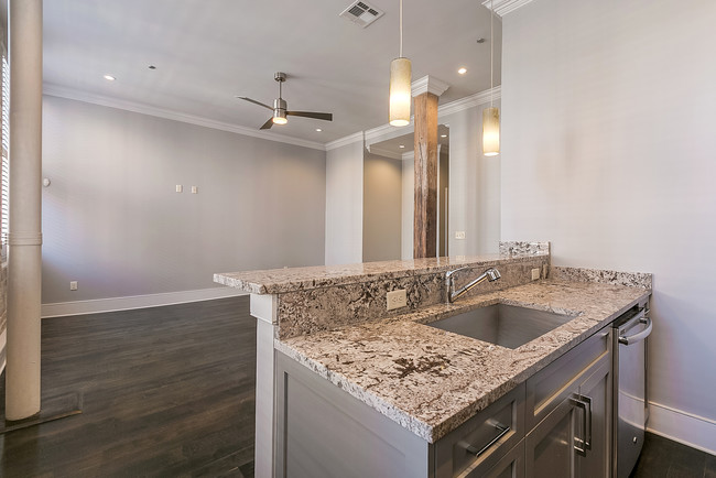 Unit 305 2BD/2BA - Crystalline Luxury Apartments