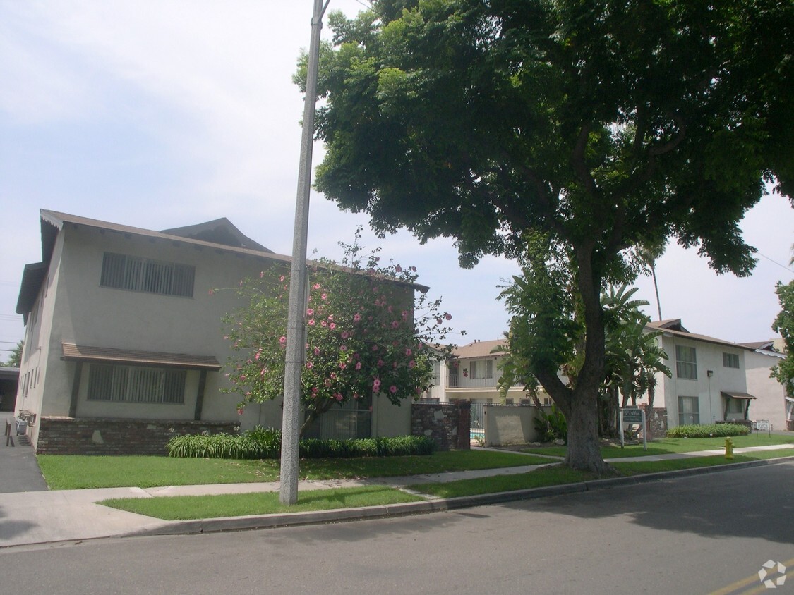 Building Photo - Tradewinds Apartments