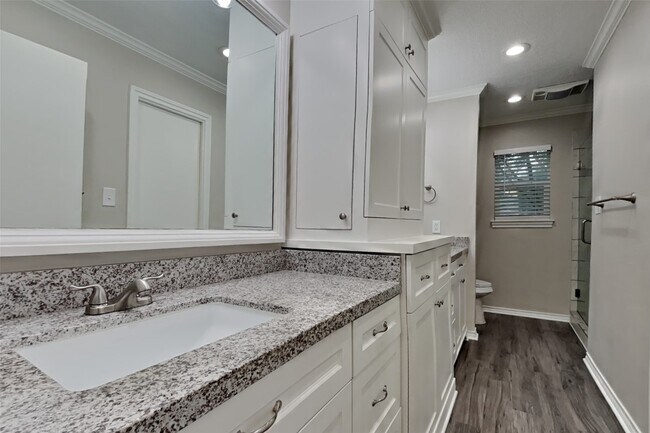 Foto del edificio - 5402 Woodville Ln