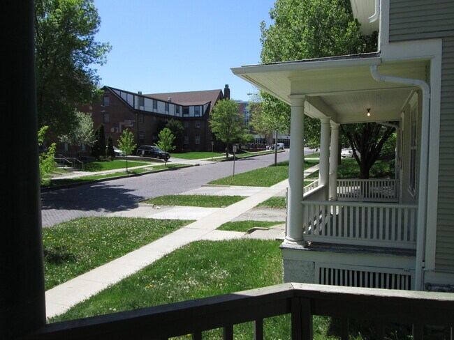 Foto del edificio - 128 E Davenport St