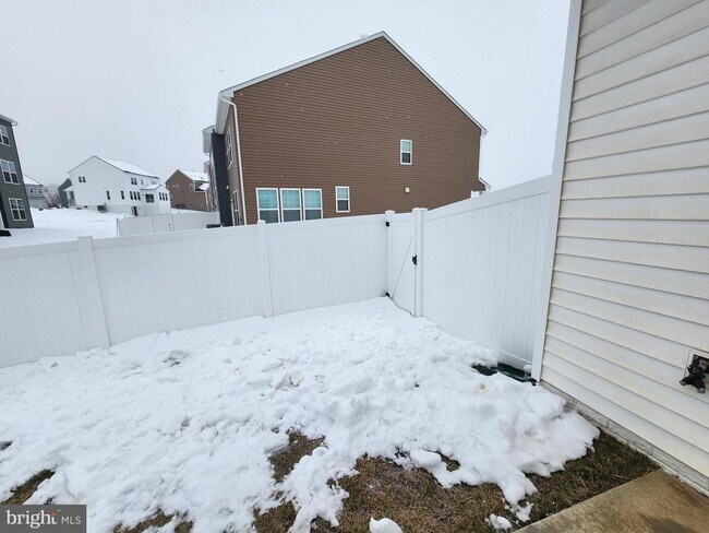 Foto del edificio - 477 Hillsdale Pl