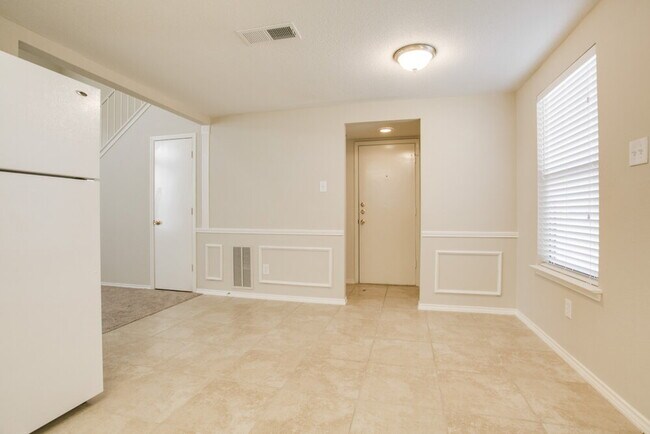 Foto del edificio - 719 Nightingale Cir