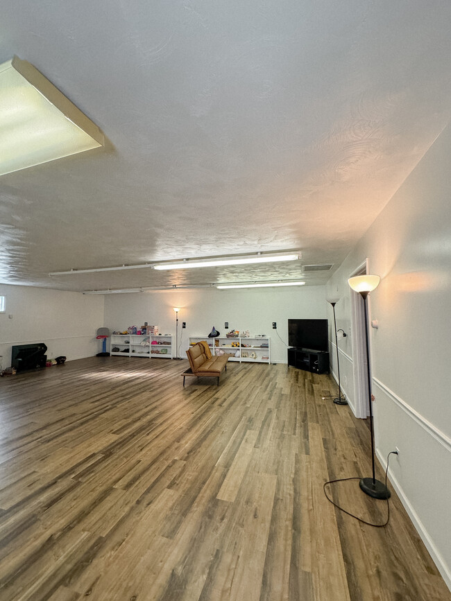 Foto del edificio - 203 E Poplar St