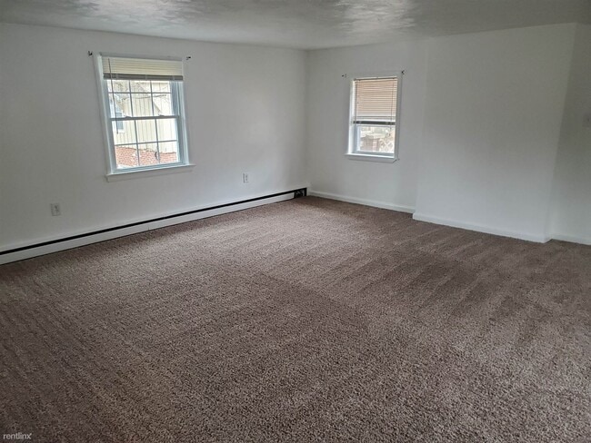 Building Photo - 2 br, 1 bath Duplex - 505 Capitol Trail 201