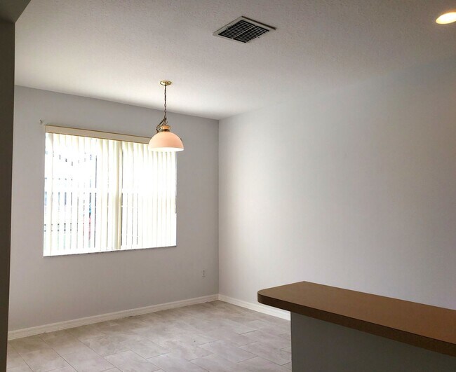 Building Photo - Spacious 2-Story Home; Screened-In Pool; 1...