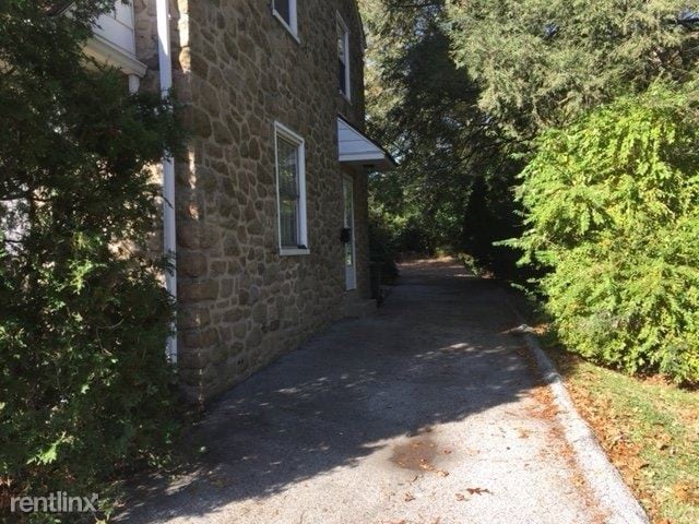 Building Photo - 3 br, 2 bath Apartment - 1208 Highland Avenue