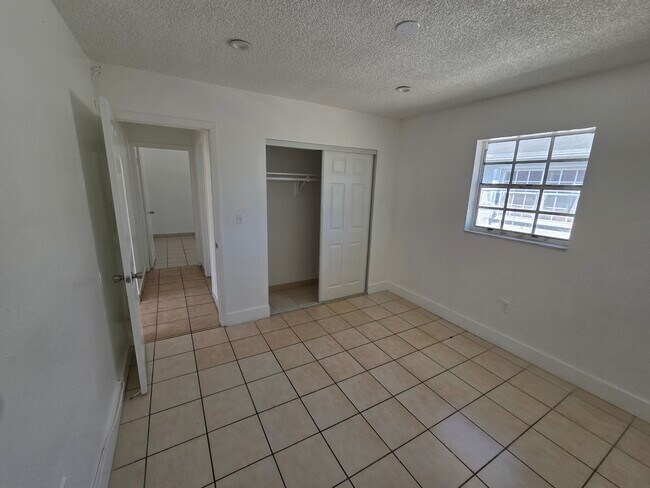 Foto del edificio - 317 W 18th St