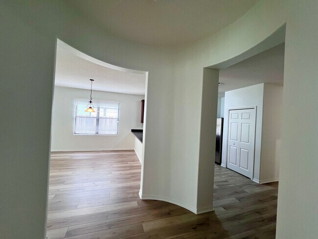 Building Photo - Tivoli Woods - Large 3Br plus Media Room -...