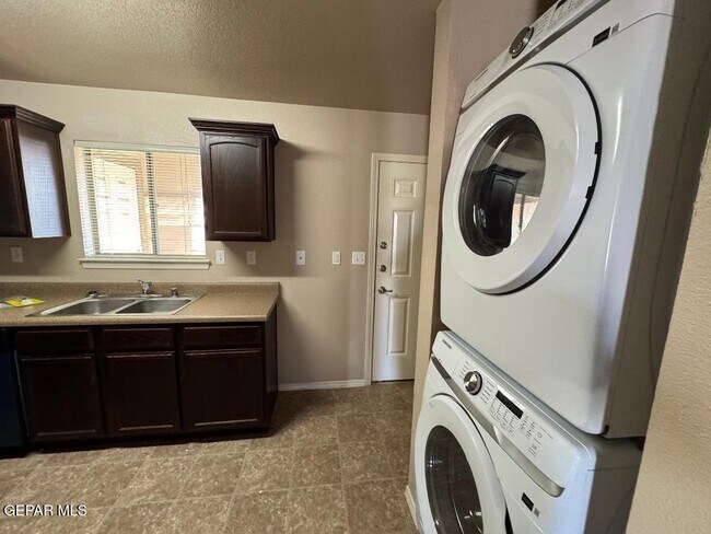 Foto del edificio - 14312 Gil Reyes Dr