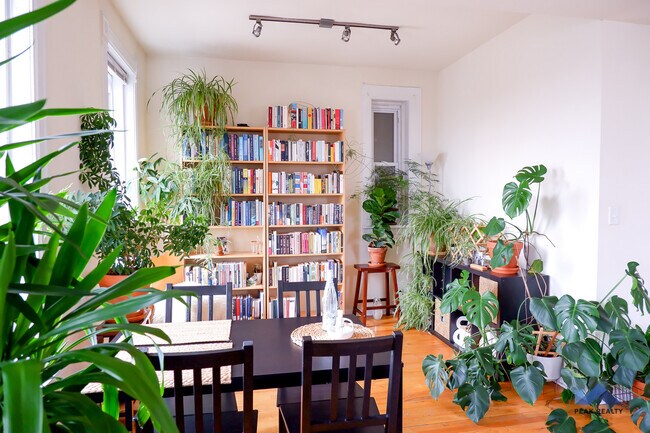 Foto del edificio - 2025 N Damen Ave