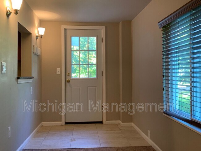 Foto del edificio - 351 S Wing St