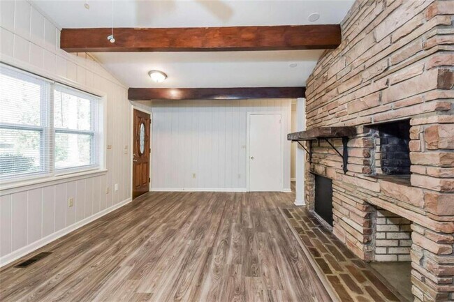 Foto del edificio - 323 Mockingbird Ln