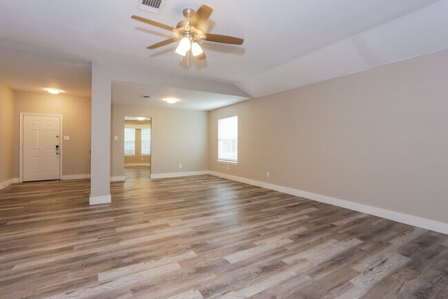 Foto del edificio - 7713 Dockside Dr