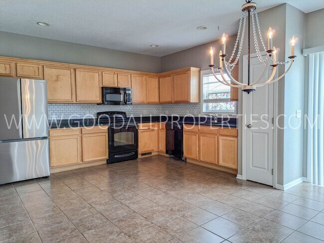 Foto del edificio - 3 Bedroom 2 Bath Townhome End Unit in the ...
