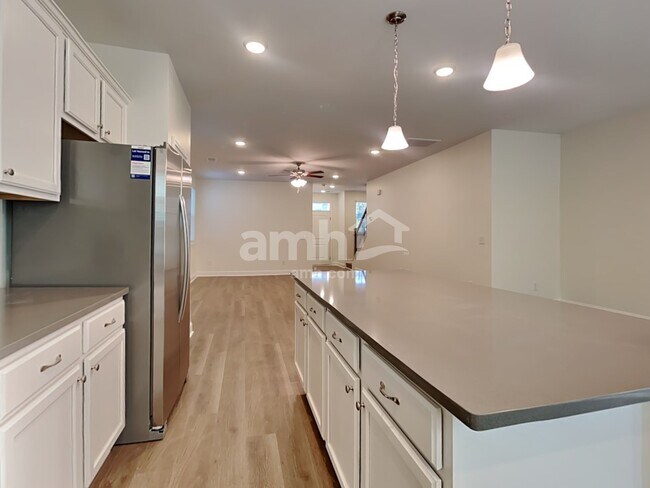 Foto del edificio - 1954 Weeping Cypress Dr