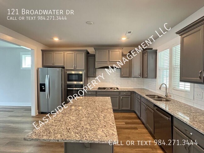 Building Photo - 121 Broadwater Dr
