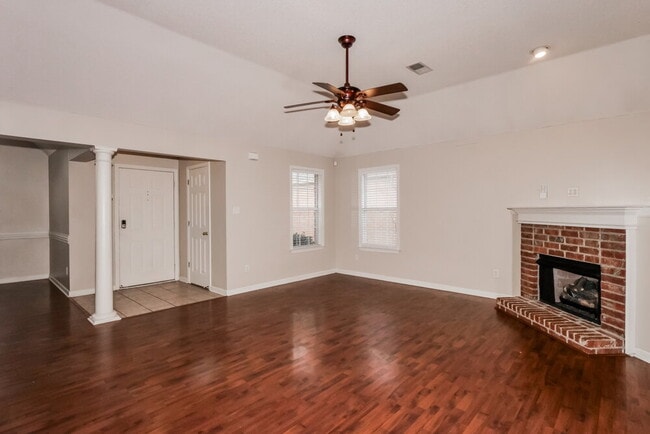 Building Photo - 10255 Green Moss Dr S