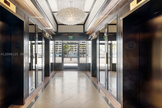 Foto del edificio - 600 NE 36th St