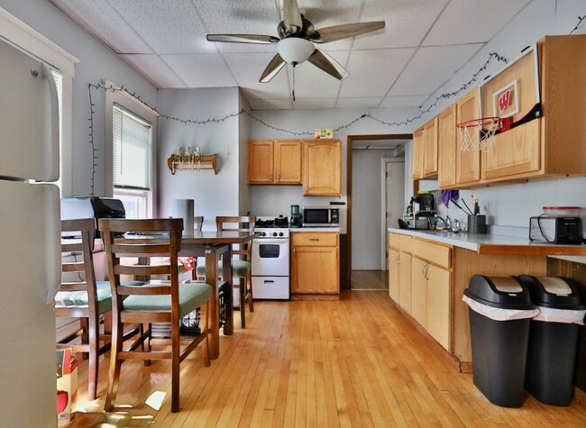 Foto del edificio - 554 W Mifflin St