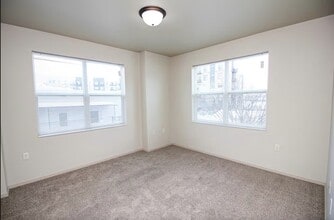 Building Photo - 620 N Main Ave