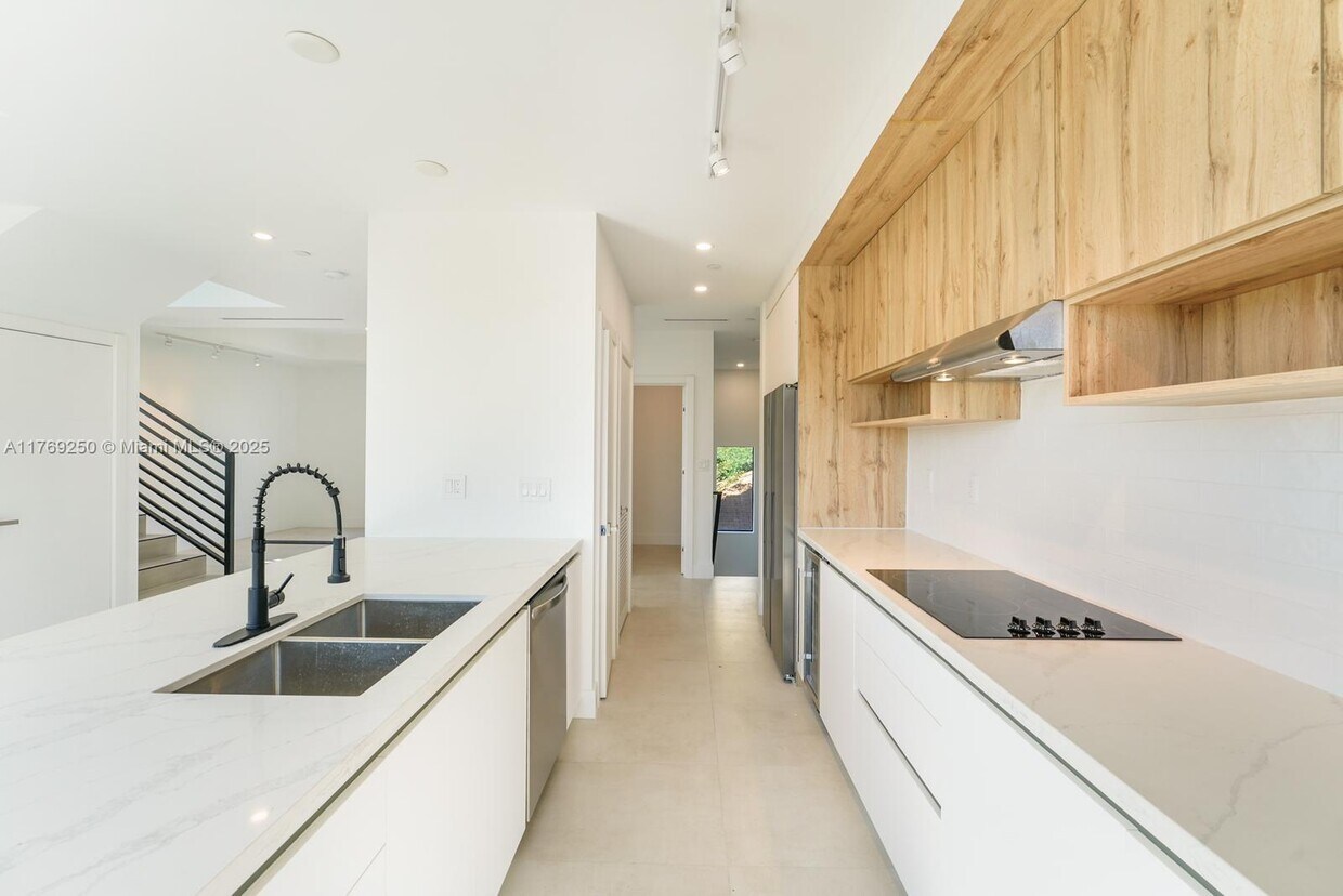 Foto principal - 3345 SW 22nd Ter