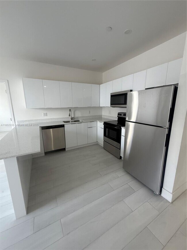 Foto del edificio - 1091 E 17th St