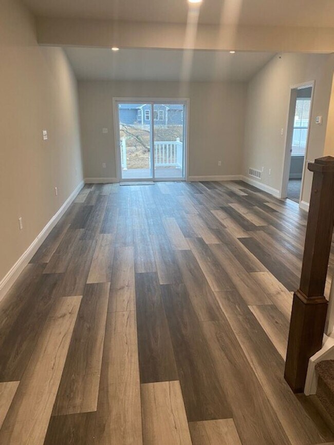 Foto del edificio - 3 br, 2.5 bath House - 8 HUBBARDTON COURT