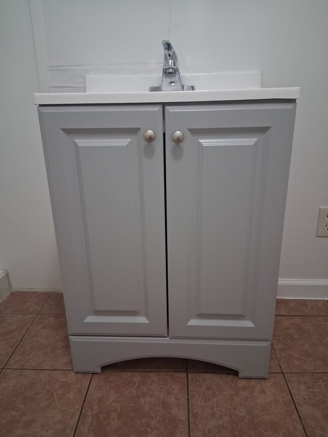 Building Photo - 1200 E 26th St