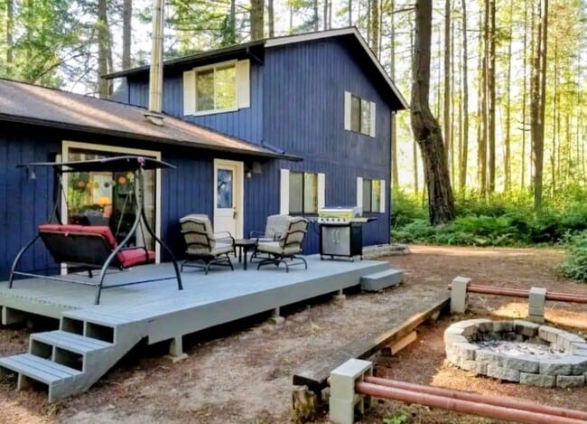 Back and back deck - 11415 Leschi Cir