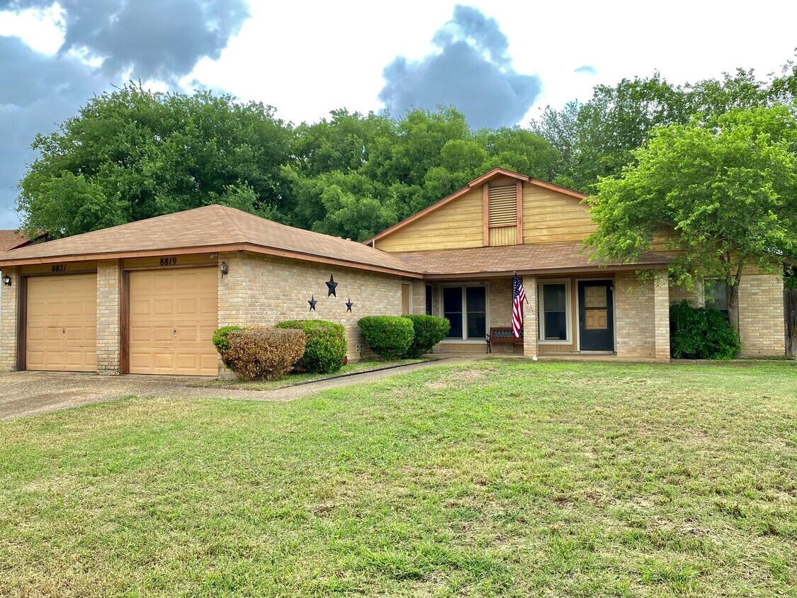 8821 Meadow Trace St, San Antonio, TX 78250 Townhome Rentals in San