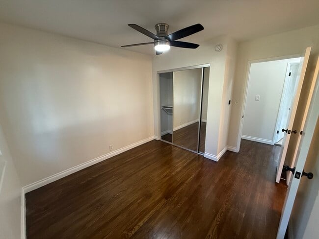Building Photo - 320 Calle Miramar