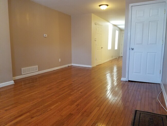 Foto del edificio - Lovely 3 Bedroom Townhome  in East Baltimo...