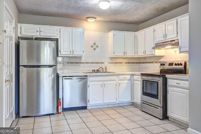 Building Photo - 954 Maple Leaf Ridge