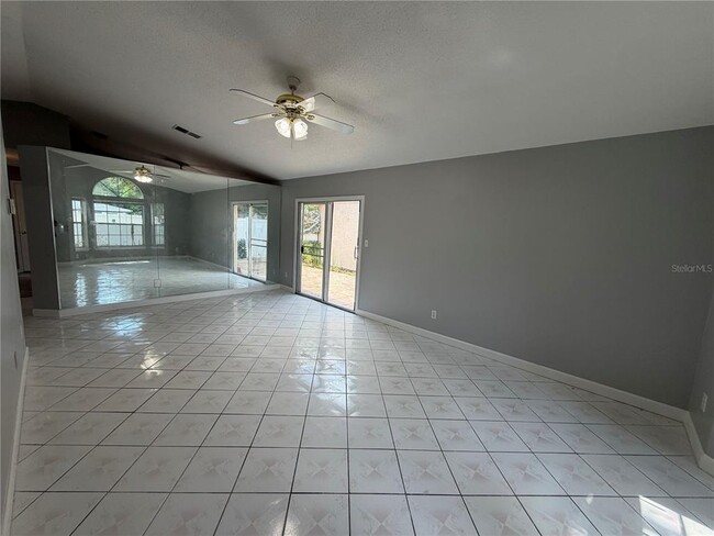 Building Photo - 404 San Gabriel St