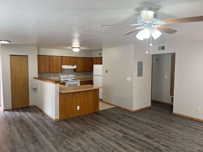 Building Photo - 131 S Zang Way