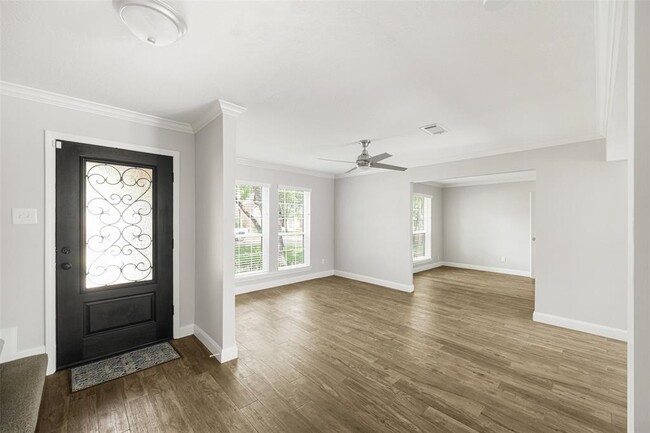 Building Photo - 16215 Shrewsbury Cir