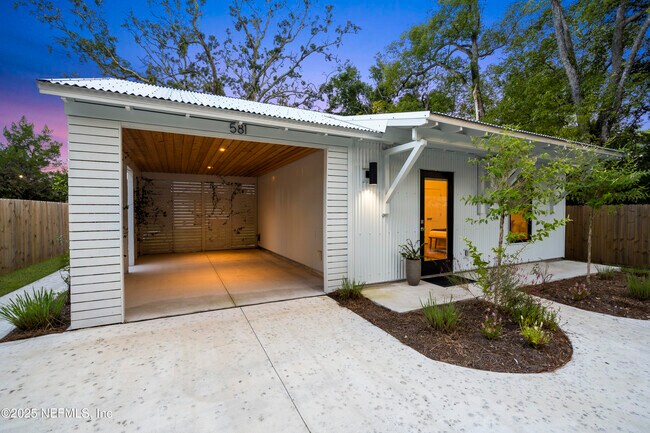 Foto del edificio - 581 Hazel St