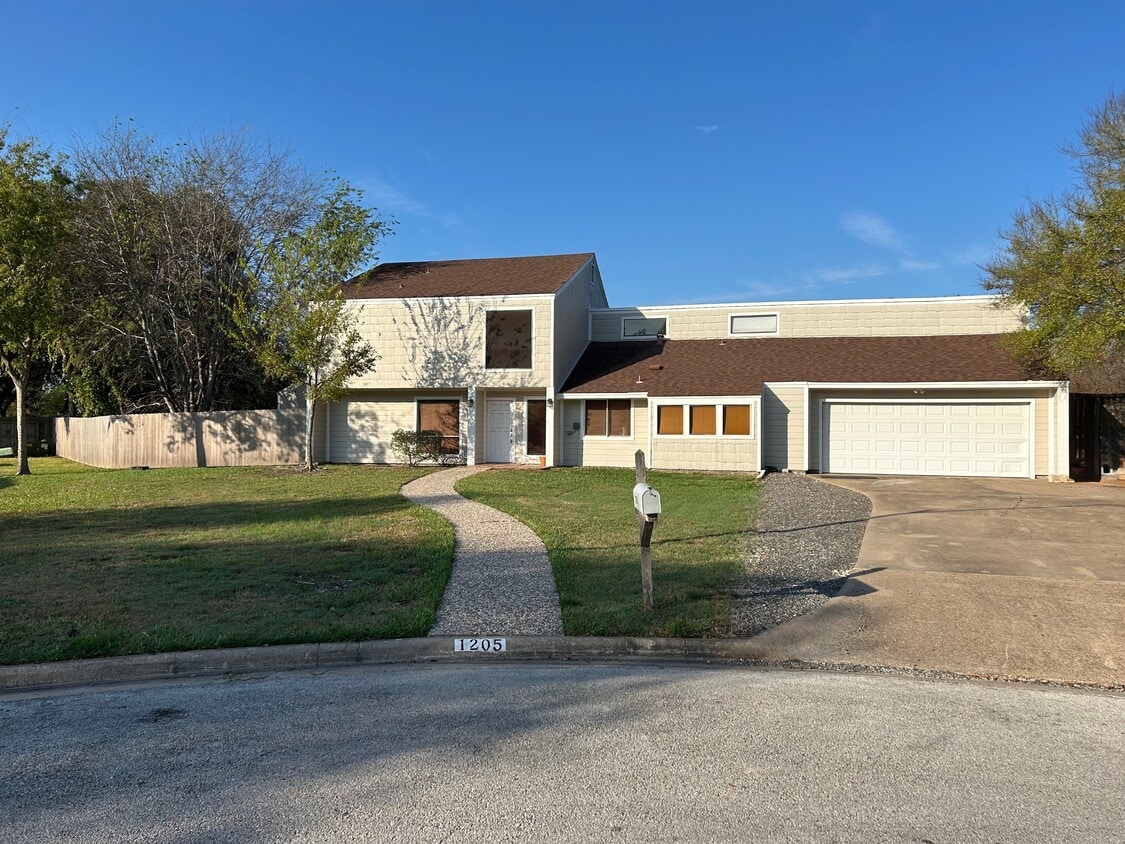 Photo - 1205 King Arthur Cir (College Station, TX)