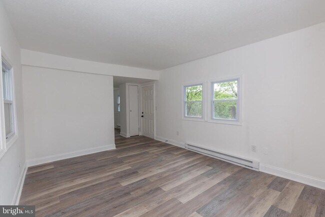 Foto del edificio - 30 Laurel Hill Ln