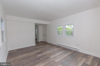 Building Photo - 30 Laurel Hill Ln