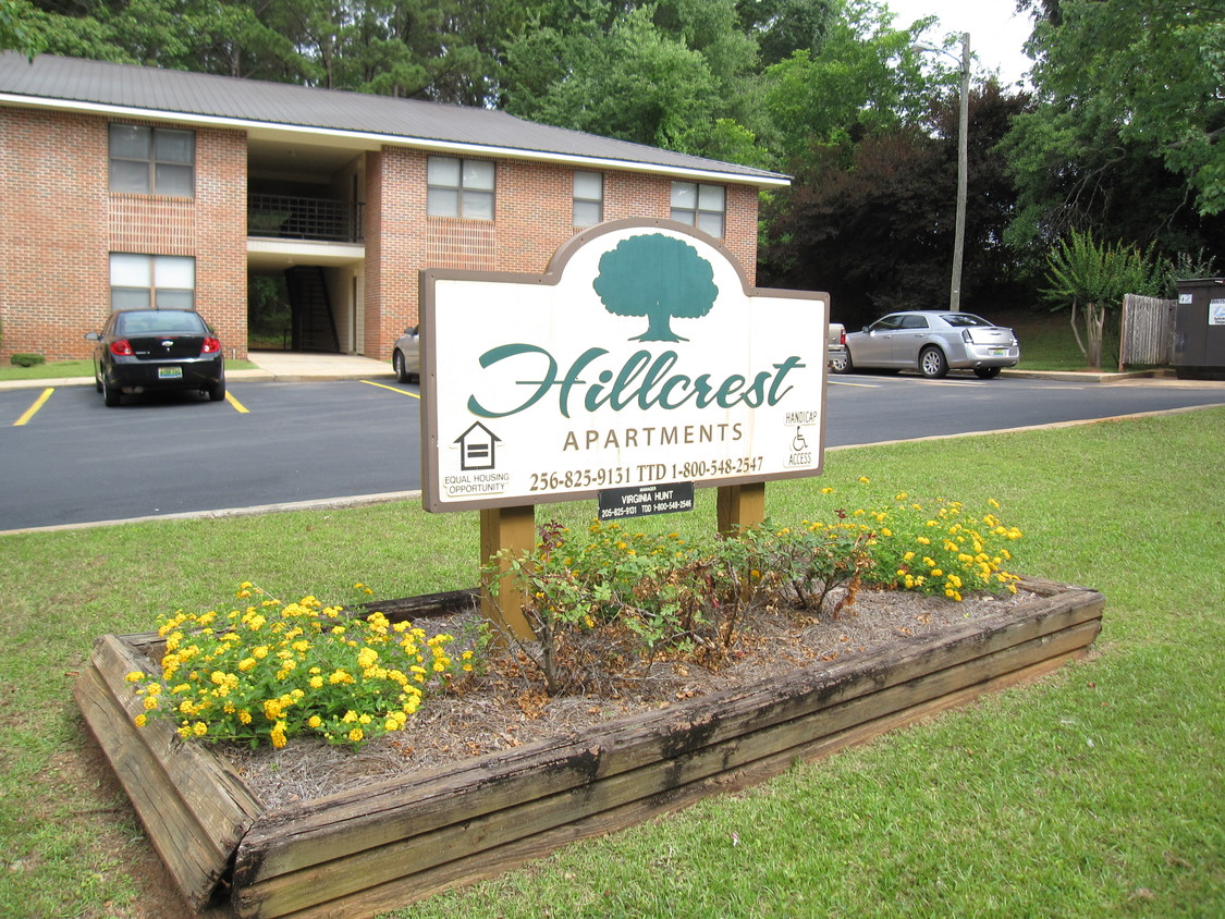 Foto principal - Hillcrest Apartments