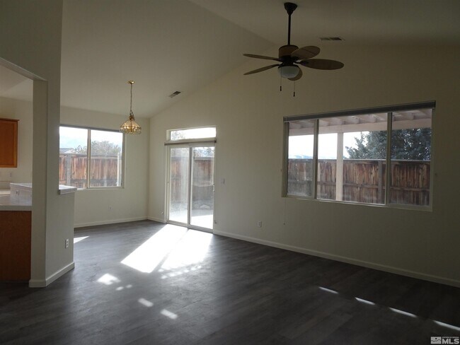 Foto del edificio - 1726 Iron Mountain Dr
