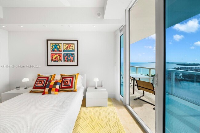 Foto del edificio - 100 South Pointe Dr